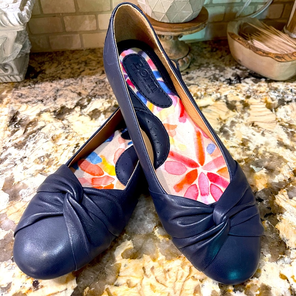 BORN Lily Navy Flat